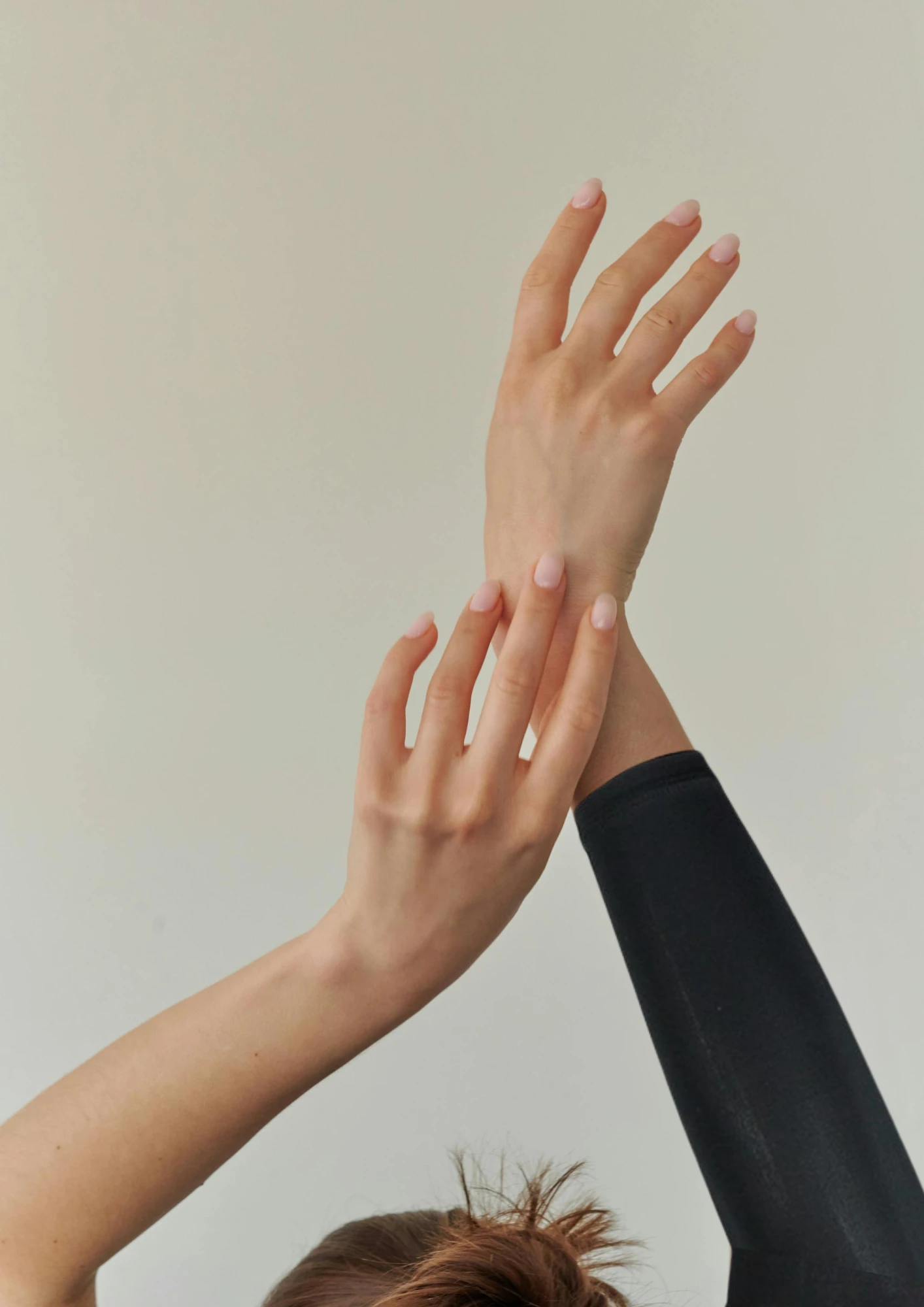 2 armen met een compressie armkous